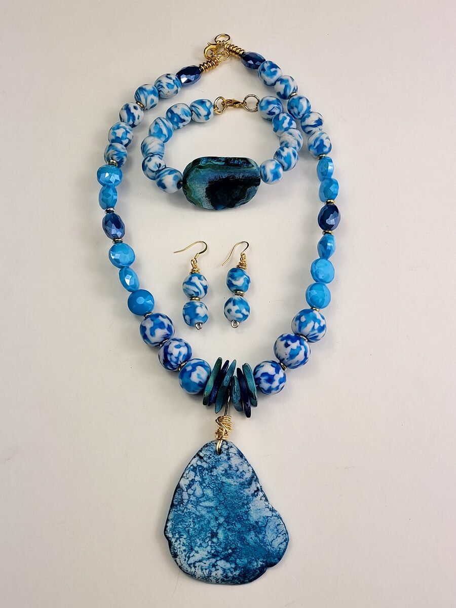 Blue and white splatter beaded necklace with agate pendant.